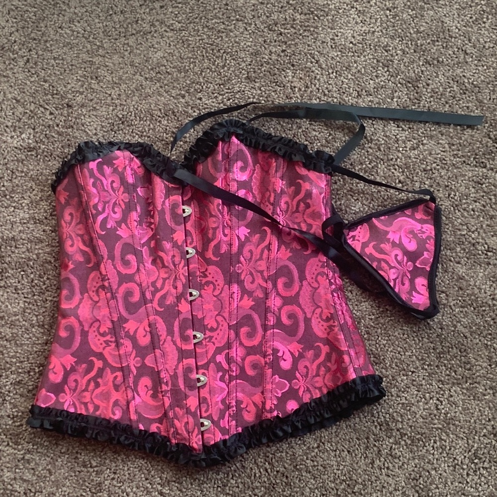 NWOT Women’s Valentine Day Black and Pink corset and Thong set.